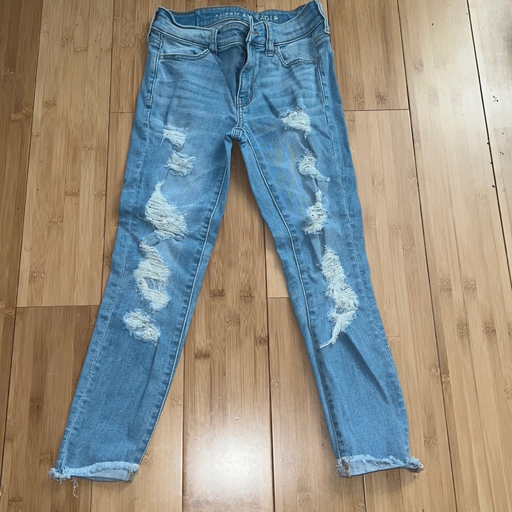 American Eagle distressed light blue crop skinny jeans for women
